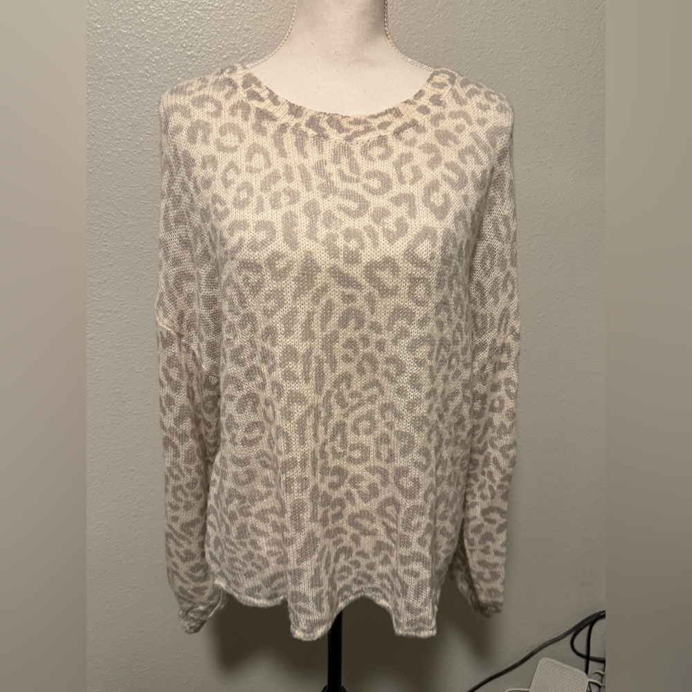 Fate Brand from VICI leopard Sweater Size S